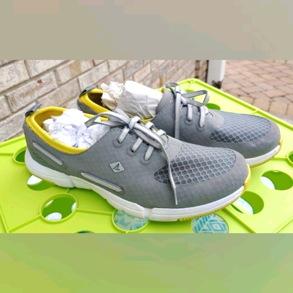 ⛵🌞Travel ready! Sperry Boat Sneakers with Removable Lining Grey/Lime 8.5 - Picture 2 of 5